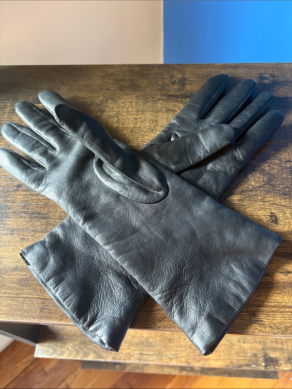 Women’s leather gloves